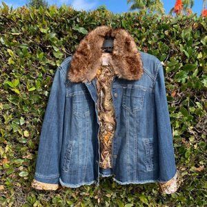 Elegant & Casual Jean Jacket with Faux Fur Collar